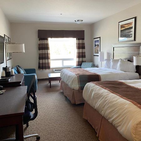 Ramada By Wyndham Creston Hotel Bagian luar foto