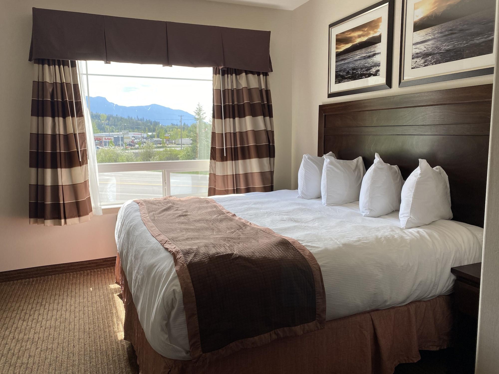 Ramada By Wyndham Creston Hotel Bagian luar foto