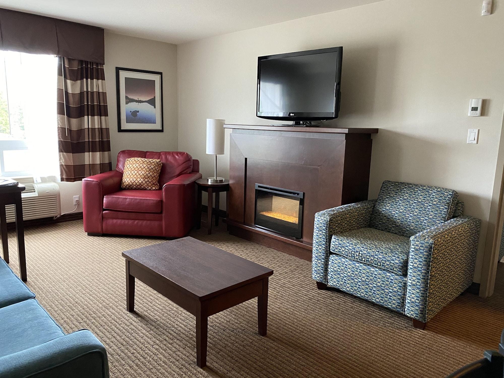 Ramada By Wyndham Creston Hotel Bagian luar foto