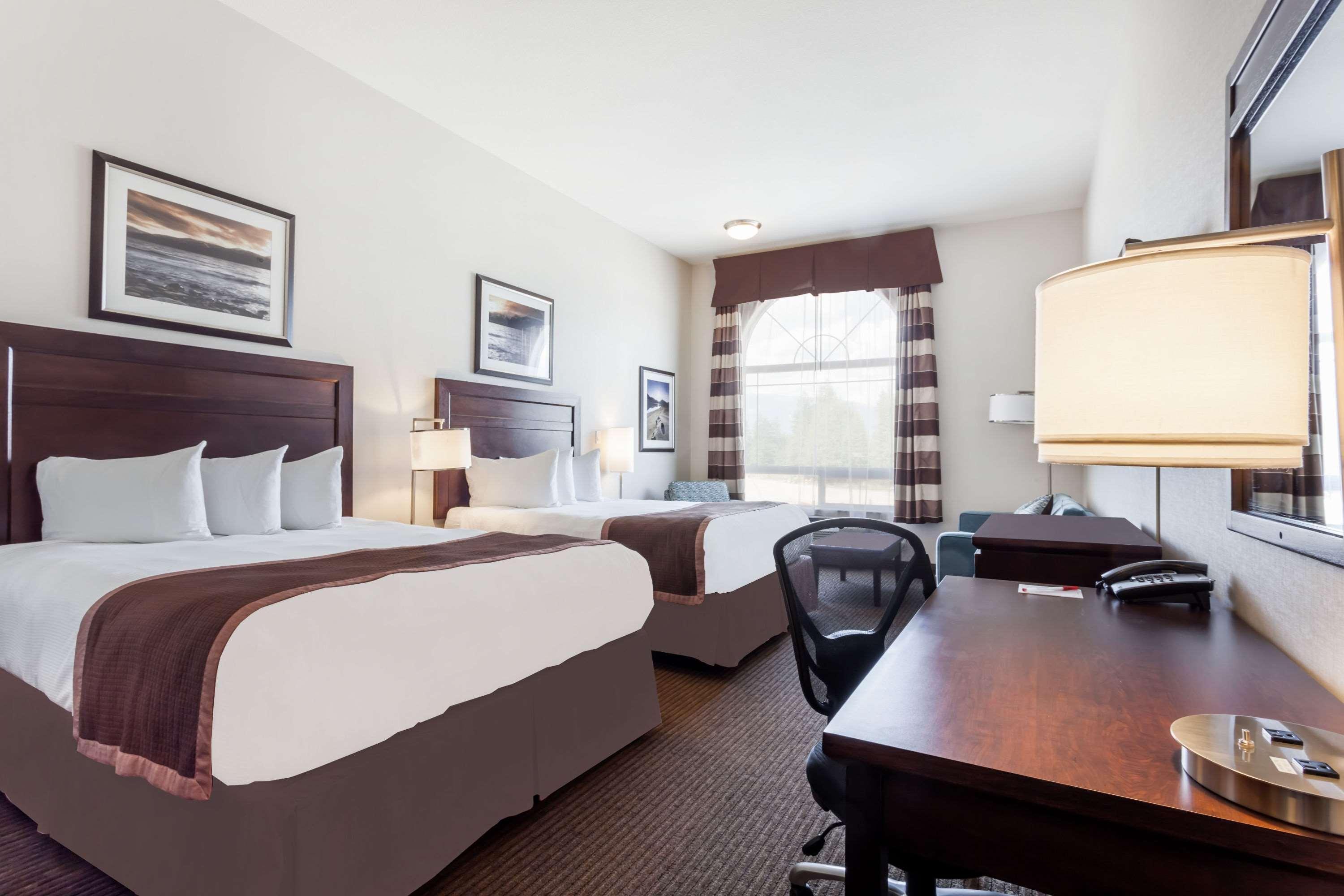 Ramada By Wyndham Creston Hotel Bagian luar foto