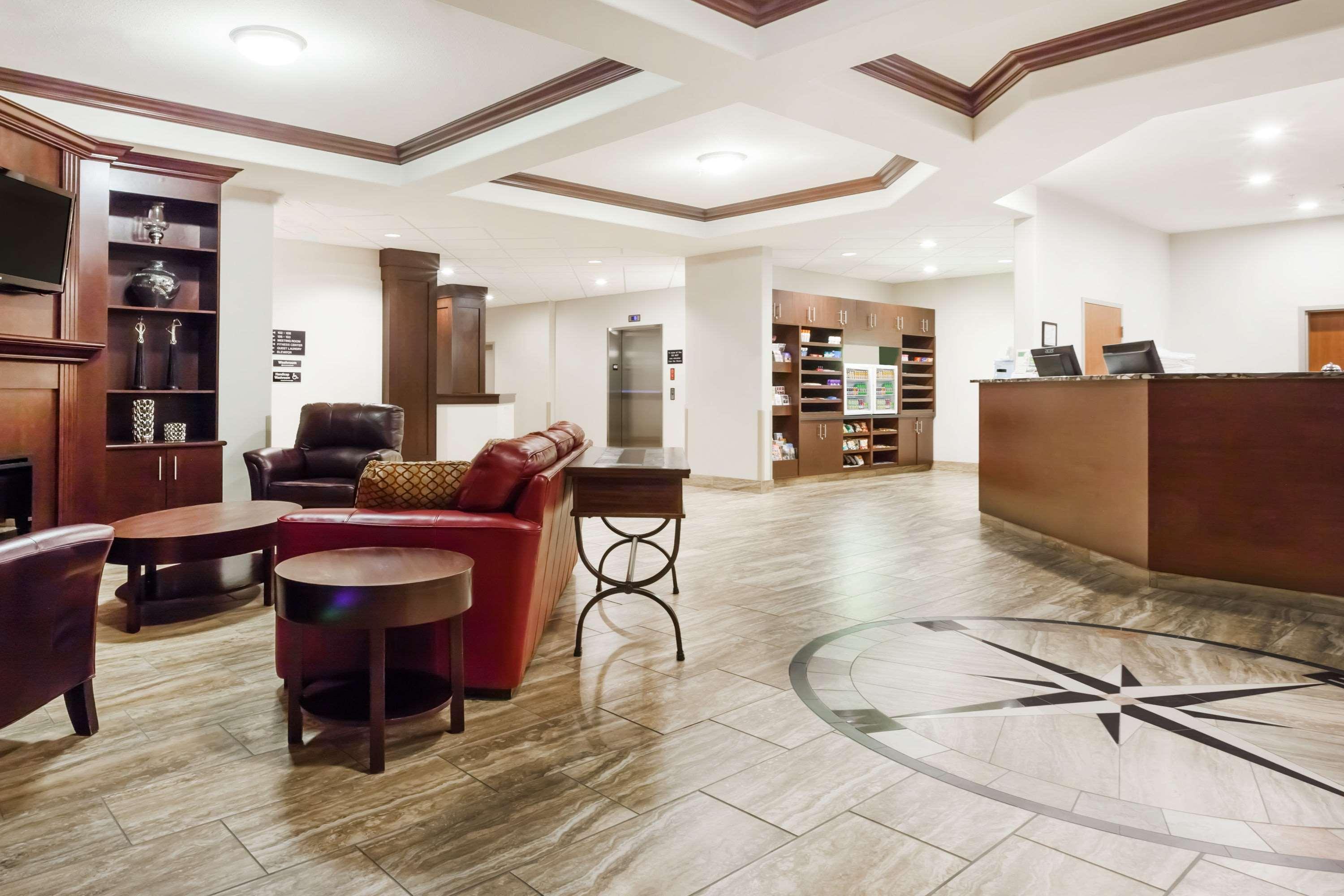 Ramada By Wyndham Creston Hotel Bagian luar foto