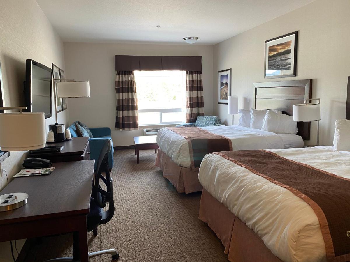 Ramada By Wyndham Creston Hotel Bagian luar foto